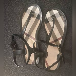 Burberry sandals size 35/4.5